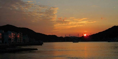 尾道水道の朝焼け