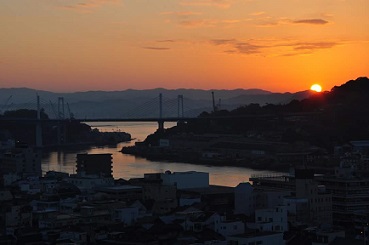 尾道水道の朝焼け