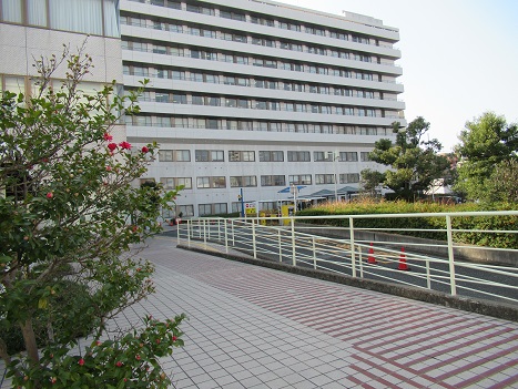 病院の正面