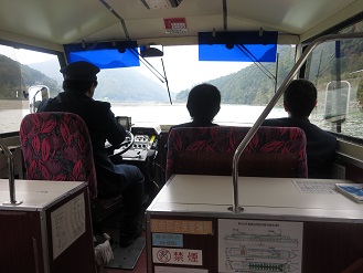 ジェット船内から