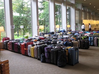 修学旅行生の荷物