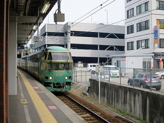 久留米駅　特急ゆふいんの森