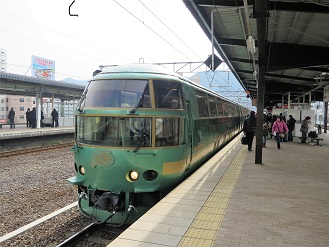 ゆふいんの森号　別府駅にて