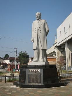 團　琢磨氏　銅像
