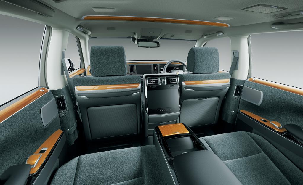 センチュリーの車内