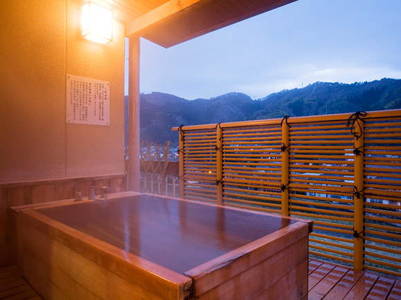 三朝温泉　依山楼岩崎